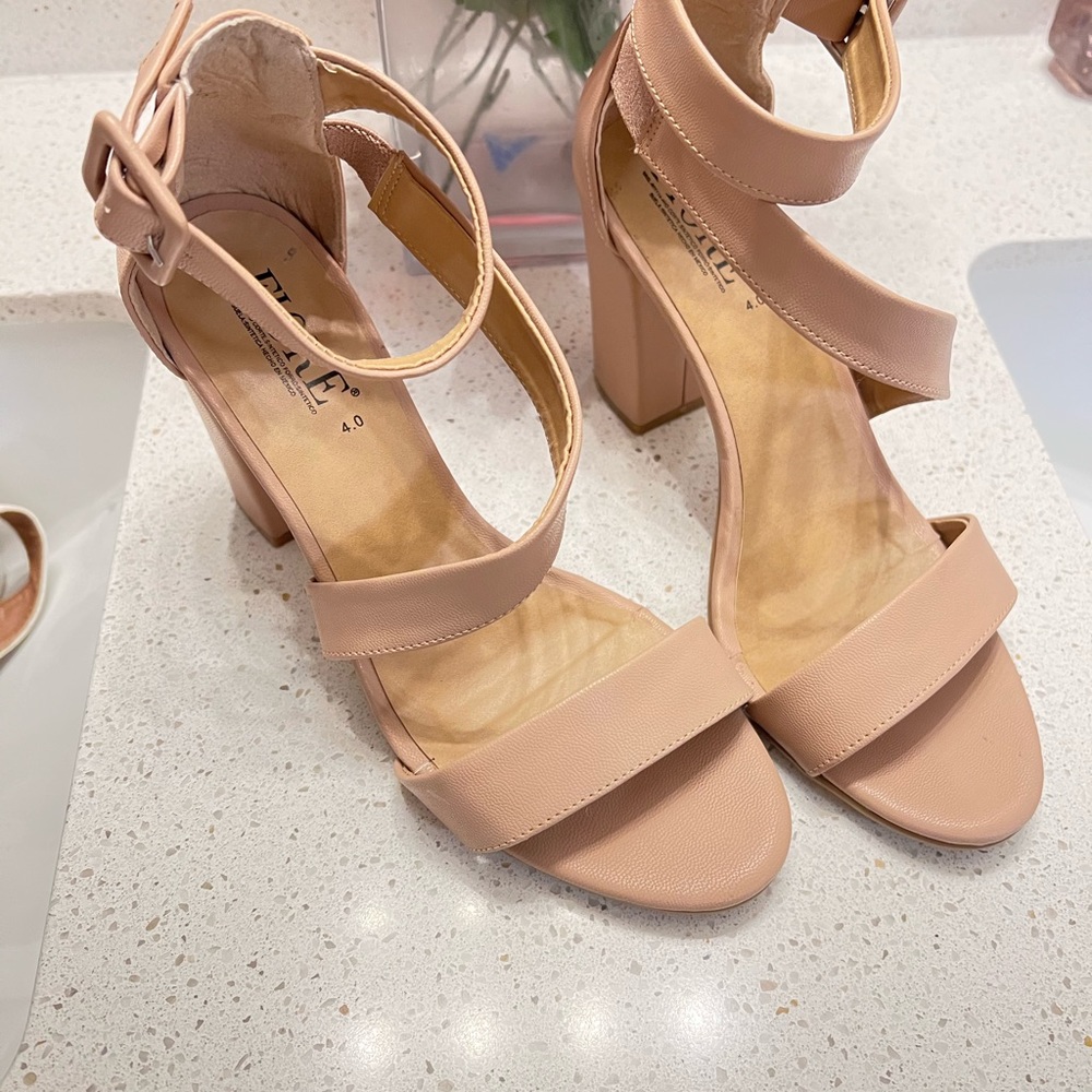 .. size 7 nude color